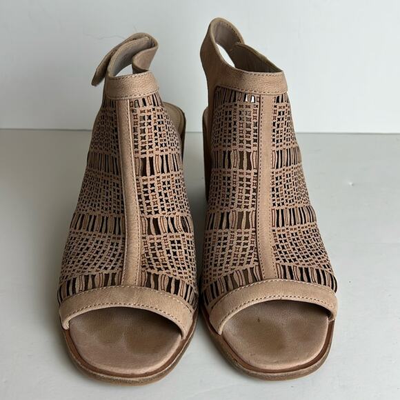 Vince Camuto Wedge Sandal - Women's 8 - Picture 1 of 7
